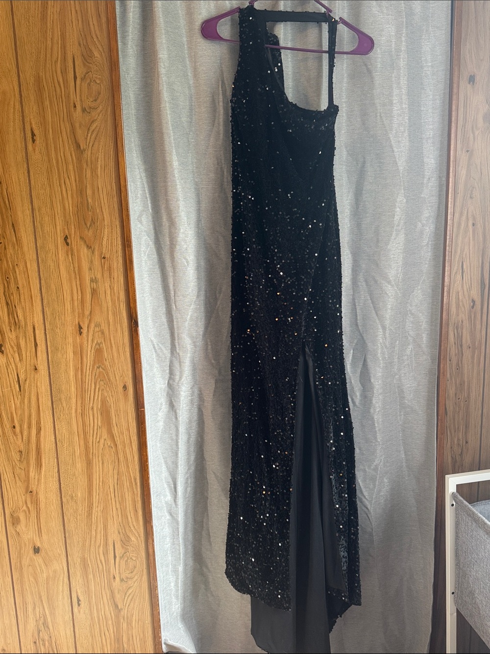 Elegant Black Sequin One-Shoulder Evening Dress